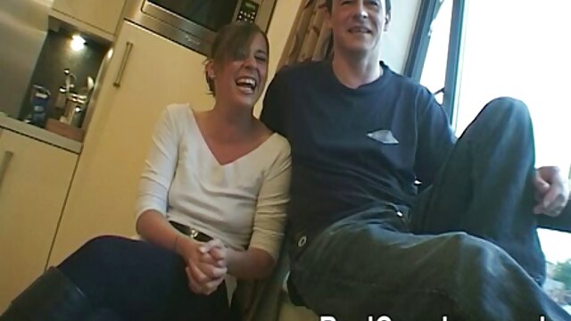 Jakość HD :  Gorąca mamuski darmo blondynka budzi męża fajnym lodzikiem Adult XXX videos 