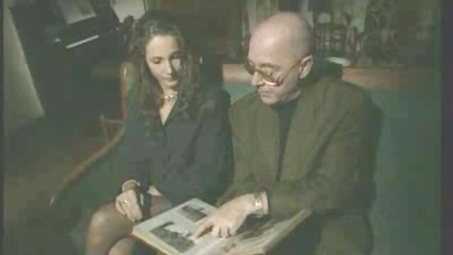 Jakość HD :  Wytatuowana brunetka dostaje masaż, zabawkę i kutasa sex filmy mamuski Adult XXX videos 