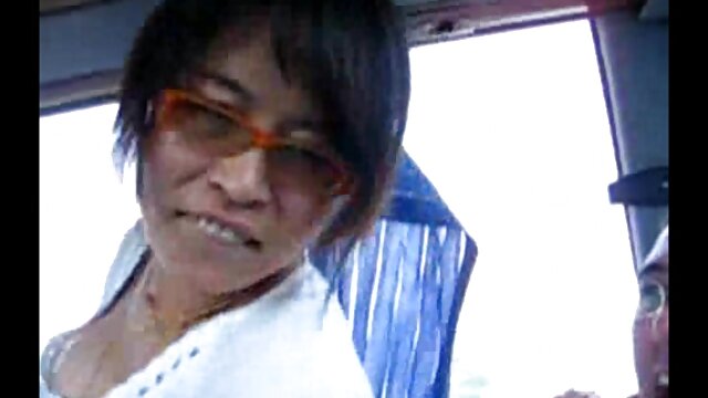 Jakość HD :  Chuda darmowe mamuski brunetka mamuśka uwodzi młodą uczennicę Adult XXX videos 