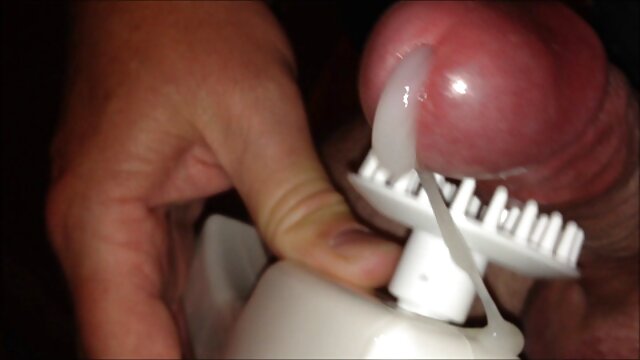 Jakość HD :  Woźny szkolny mamuski sex darmowe posuwa niesamowitą dziewczynę w garderobie Adult XXX videos 