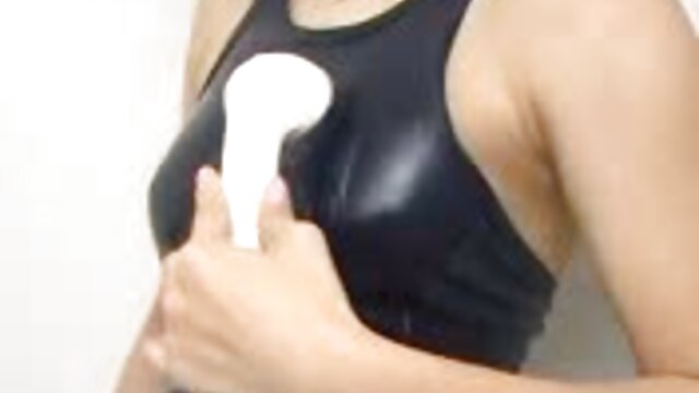 Jakość HD :  Zdzirowata brunetka uwodzi chłopca na filmy erotyczne za darmo mamuśki basenie, żeby ją przeleciał Adult XXX videos 