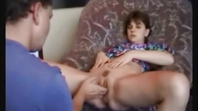 Jakość HD :  Nastolatka świetnie się bawi ze darmowe sex filmy z mamuśkami swoim napalonym ojczymem Adult XXX videos 