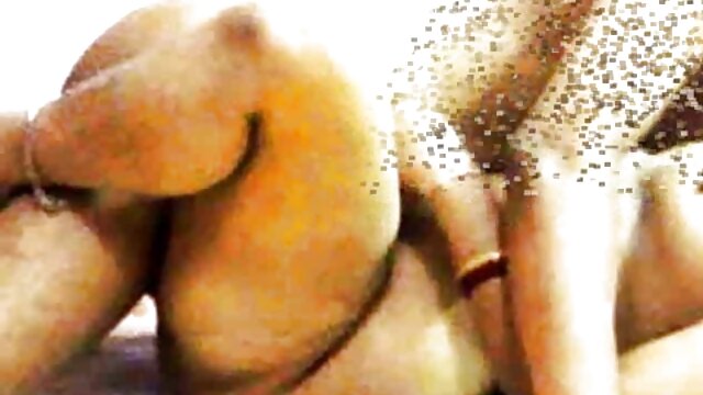 Jakość HD :  Wytatuowana blond mamuski sex filmy ślicznotka zostaje staranowana przez dziwacznego kolesia Adult XXX videos 