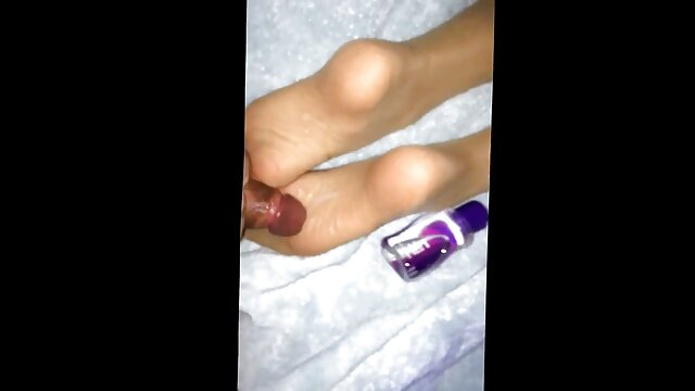 Jakość HD :  Ochroniarz pomaga oszałamiającej blondynce mamuski darmowe przezwyciężyć podekscytowanie Adult XXX videos 