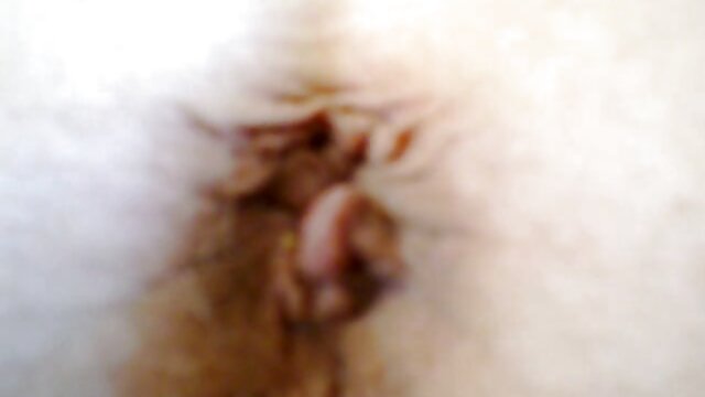 Jakość HD :  Domowa impreza zamienia się w szaloną orgię filmy erotyczne z mamuśkami na studiach Adult XXX videos 