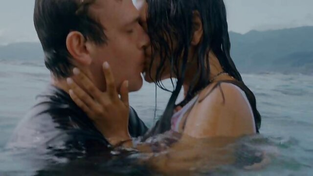 Jakość HD :  Krótkowłosa Danielle Steele ssie kutasa w biurze mamuski sex video Adult XXX videos 