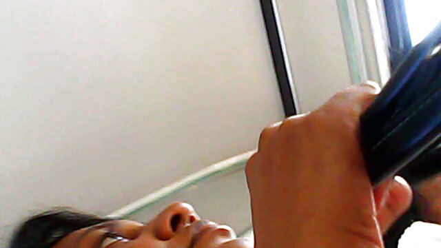 Jakość HD :  Blond mamuśka rucha darmowe filmy porno z mamuśkami swoją pasierbicę i jej chłopaka Adult XXX videos 