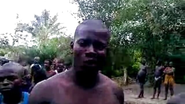 Jakość HD :  Kujonka mamuski darmowe ssie i rucha napalonego faceta z tyłu samochodu Adult XXX videos 