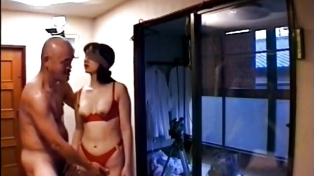 Jakość HD :  Ładna Japonka sex mamuśki filmiki za darmo obciąga kutasa po owłosionych palcach partnera Adult XXX videos 