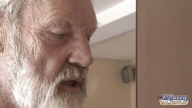 Jakość HD :  Muskularny filmy erotyczne mamuśki facet uwielbia cipkę cycatej latynoskiej divy przy basenie Adult XXX videos 