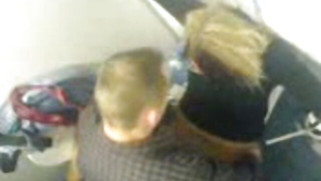 Jakość HD :  Cutie dmucha męskość, zanim wspina się na nią, aby uzyskać świetną przejażdżkę sex za darmo mamuśki Adult XXX videos 