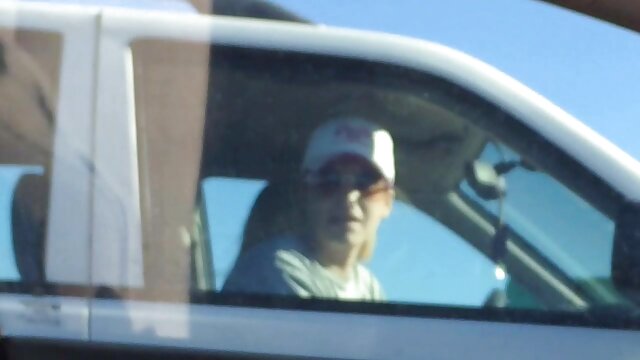 Jakość HD :  Modelka darmowe mamuski MILF z dużym tyłkiem imieniem Nikki Delano zaspokaja przystojniaka Adult XXX videos 