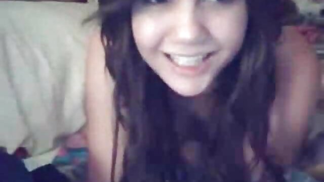 Jakość HD :  Brunetka dostaje jej mały otwór sprawdzany przez to duże narzędzie mamuski darmowe i dochodzi Adult XXX videos 