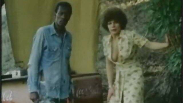 Jakość HD :  Kilku facetów zabawia podekscytowane kobiety podczas imprezy w porno filmiki z mamuskami klubie Adult XXX videos 