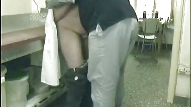 Jakość HD :  Brunetka z college'u występuje w mamuski za darmo scenie porno z łysym ogierem Adult XXX videos 